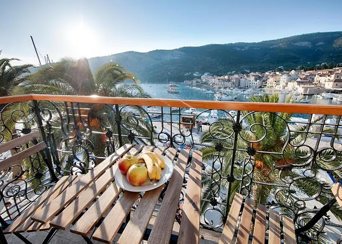 Bed & Breakfast Seafront Koluna Komiža