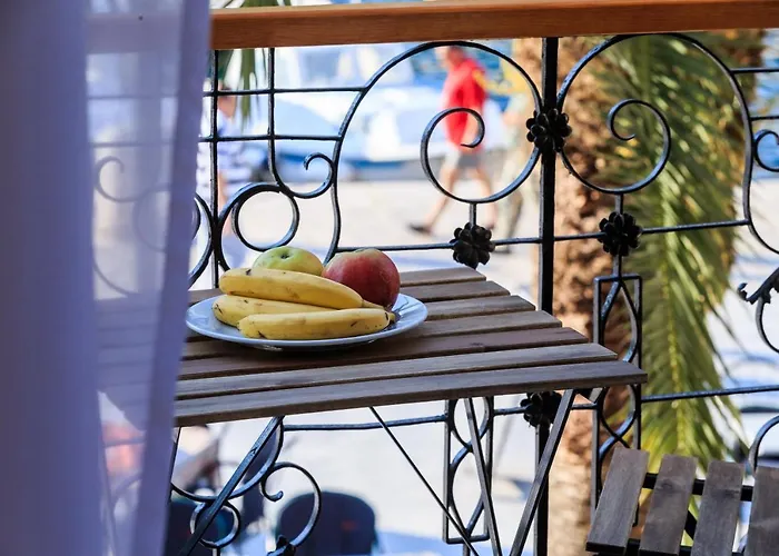 Seafront Koluna Bed & Breakfast