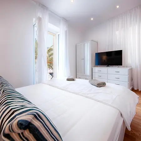 Bed & Breakfast Seafront Koluna Komiža