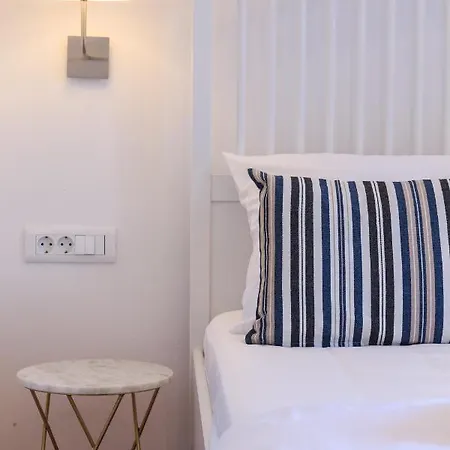 Seafront Koluna Bed & Breakfast