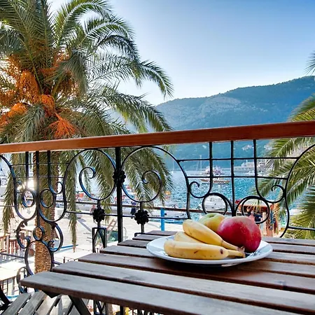 Seafront Koluna Bed & Breakfast *