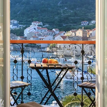 Seafront Koluna Bed & Breakfast *