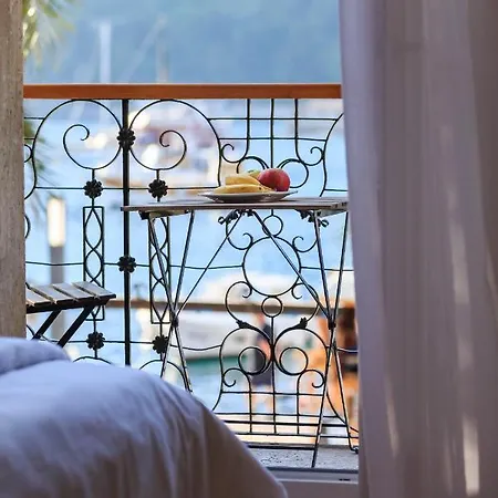 Bed & Breakfast Seafront Koluna Komiža