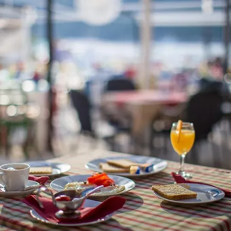 Seafront Koluna Bed & Breakfast *