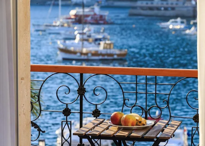 فندق مبيت وإفطار Seafront Koluna Komiža