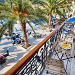Seafront Koluna Komiža
