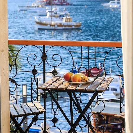 Seafront Koluna Bed & Breakfast 3*